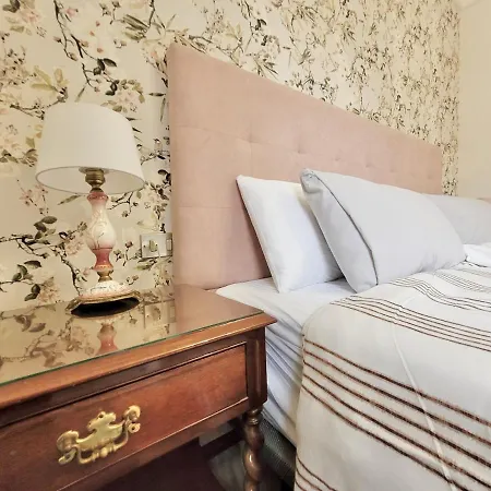 Appartamento The Balcony House With Free Parking