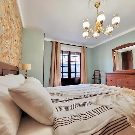 Appartamento The Balcony House With Free Parking