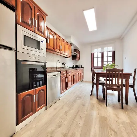 Appartamento The Balcony House With Free Parking