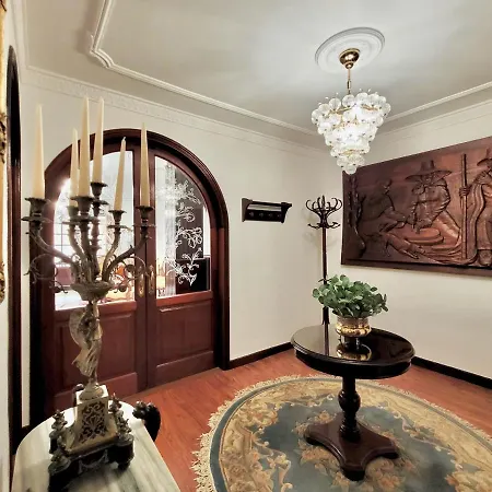 The Balcony House With Free Parking