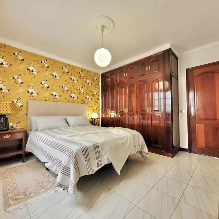 The Balcony House With Free Parking Apartment *