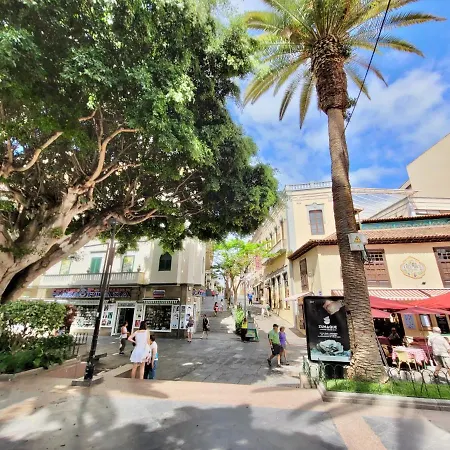 The Balcony House With Free Parking Apartment