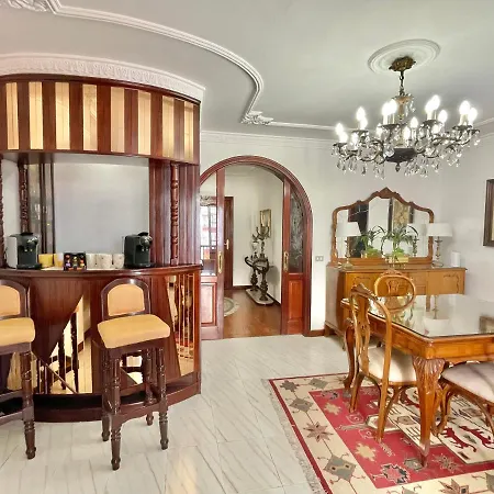 The Balcony House With Free Parking