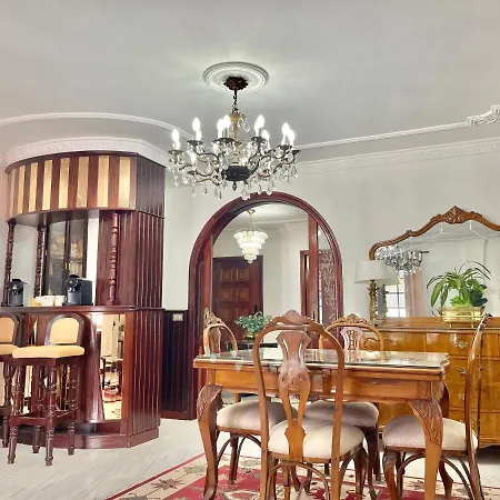 The Balcony House With Free Parking