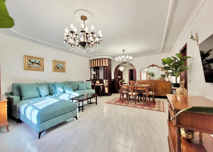 Apartment The Balcony House With Free Parking *