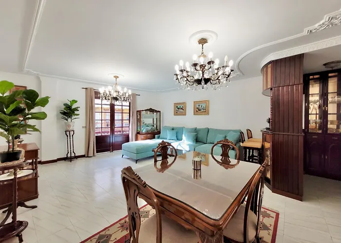 Apartment The Balcony House With Free Parking *