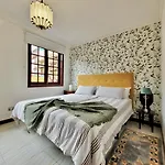דירה The Balcony House With Free Parking *