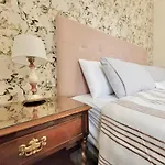 דירה The Balcony House With Free Parking