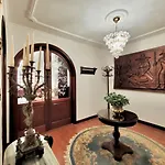 The Balcony House With Free Parking