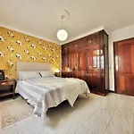 The Balcony House With Free Parking דירה *