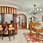 The Balcony House With Free Parking