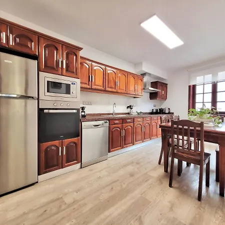 Διαμέρισμα The Balcony House With Free Parking *