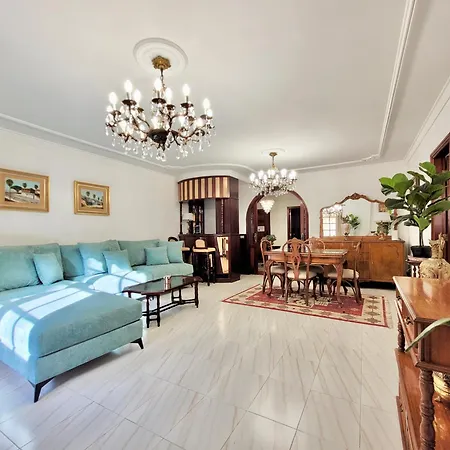 דירה The Balcony House With Free Parking *